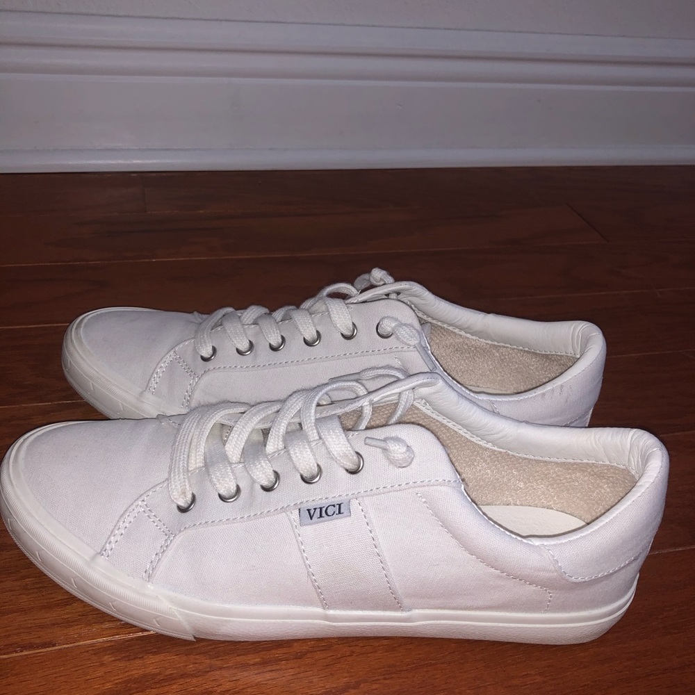 Vici white canvas sneakers